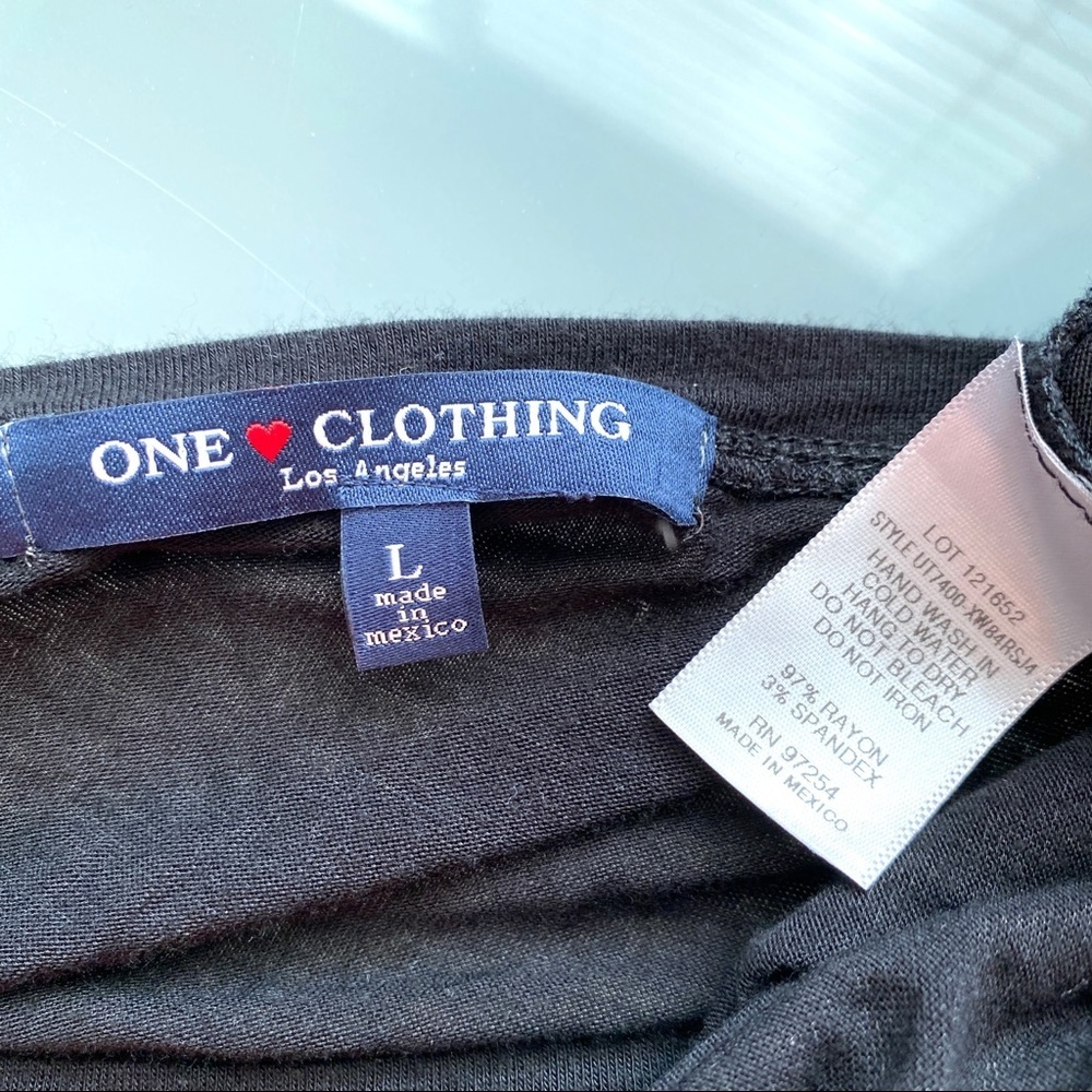 One Clothing Thanks For Following Me Graphic Tee L - Picture 6 of 6